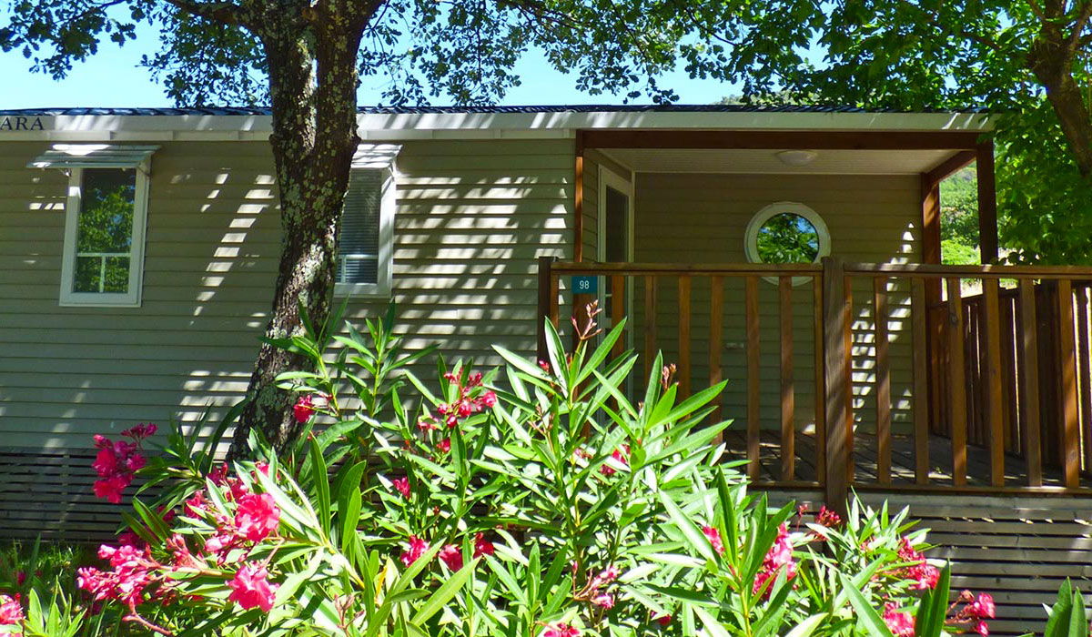 L'Esquiras Rhône-Alpen - Vallon-Pont-d'Arc visuel 15/17 L'Esquiras Rhône-Alpen - Vallon-Pont-d'Arc visuel 15/17