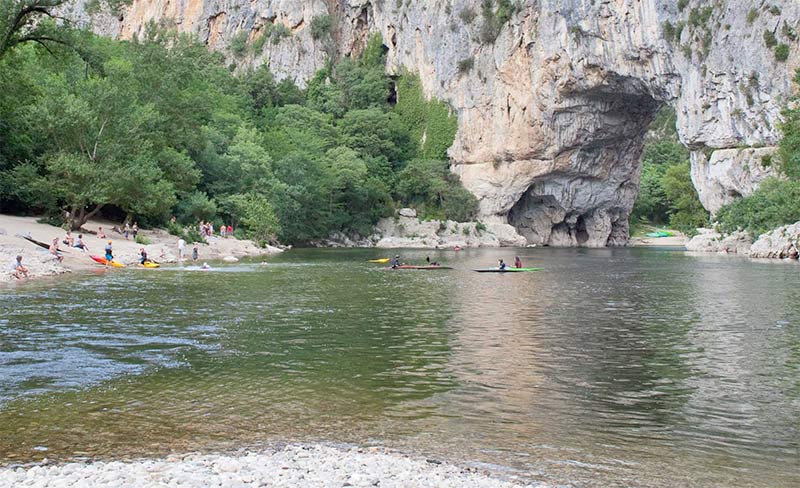 La Plage Fleurie Rhône-Alpen - Vallon-Pont-d'Arc visuel 3/9 La Plage Fleurie Rhône-Alpen - Vallon-Pont-d'Arc visuel 3/9